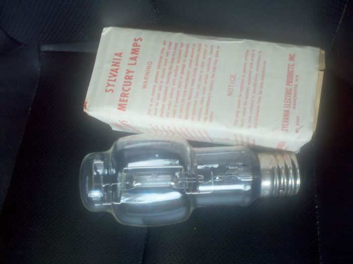 Wow a CLEAR 100w BT25 merc!
I finally got to own one of these rare birds after several failed attempts to get one! This bulb is going to be well protected! Its a vintage Sylvania 100w H38-4HT lamp from around '68. NOS and all.
Keywords: Lamps