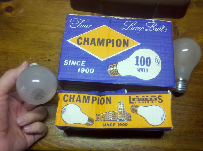 Champion 100w bulbs, NOS, 1962 vintage
Complete 4 pack of fresh, never used Champion bulbs that look like they were made yesterday! Like the big three, these Champion 100w bulbs also have the vertical CC8 filaments.
Keywords: Lamps