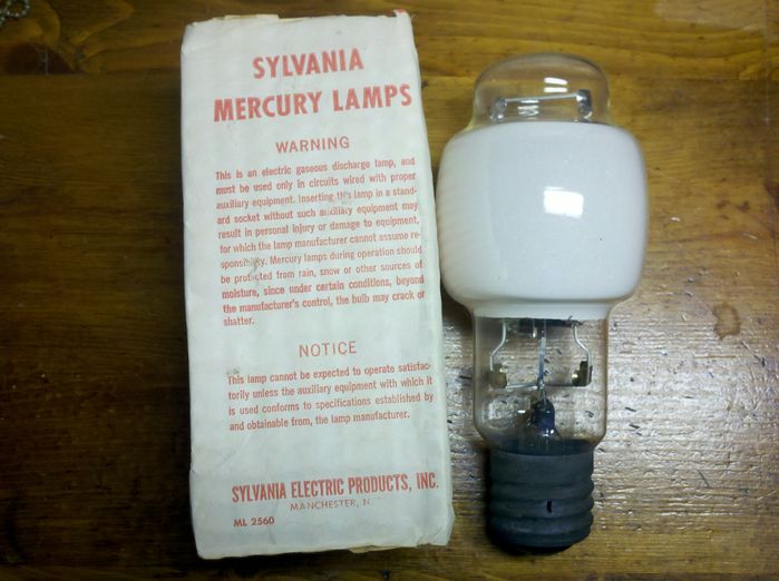 Sylvania H38JA-100/C 100w lamp same age as my own skin
Here's a nice NOS Color Improved /C BT25 cleartop made during the same month and year as yours truly!
Keywords: Lamps
