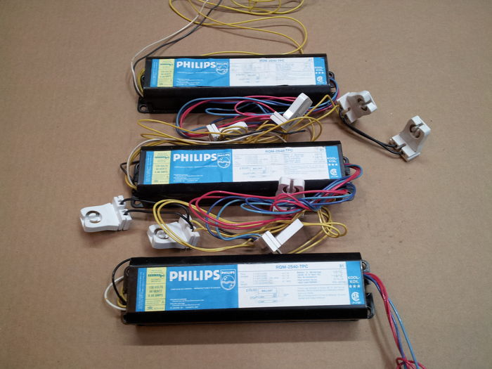 Even more of them!
Here are some more Philips RQM-2S40-TPC ballasts. I got them in Sylvania GTE troffers I also have. They all work fine!
Keywords: Gear