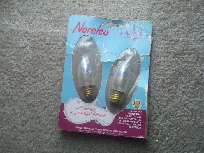 norelco 40w iridescent bent tips
Ebay find. To this day i have never seen an iridescent (norelco called it the rainbow) bent tip. They came from belgium.
Keywords: Lamps