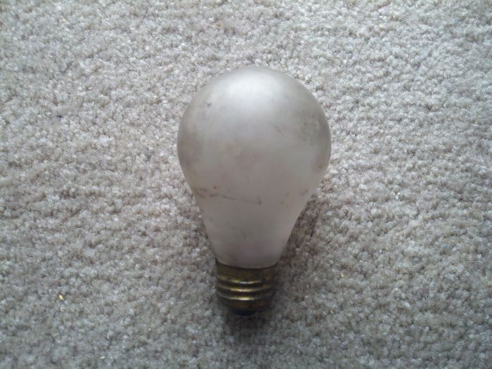 old japanese carbon filament bulb
Here is the old carbon filament short neck A-21 bulb. Notice it kinda has an american shape? Even though it looks like it to me, the base is marked 115v JAPAN. on the kill-a-watt it measures about 68-89w.
Keywords: Lamps
