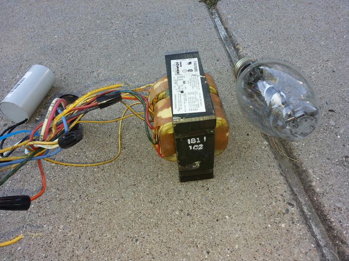 250W Pulse start MH ballast&lamp
Came from a Autozone near my house 
Keywords: Gear