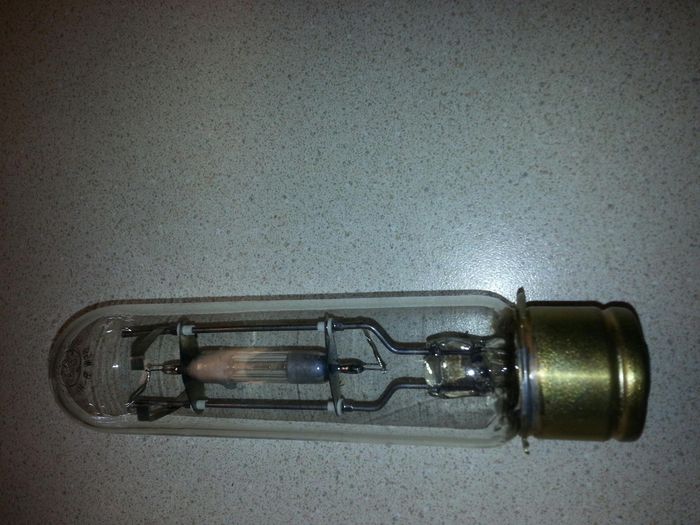 GE 85W spectrum MV lamp
Ebay find .dont really know much about it though but it has a bayonet base
Keywords: Lamps