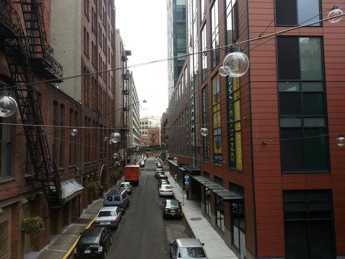 CMH globes?
It was hard to tell, possibly halogen, didn't get to see them at night unfortunately. .located in downtown Seattle
Keywords: American_Streetlights