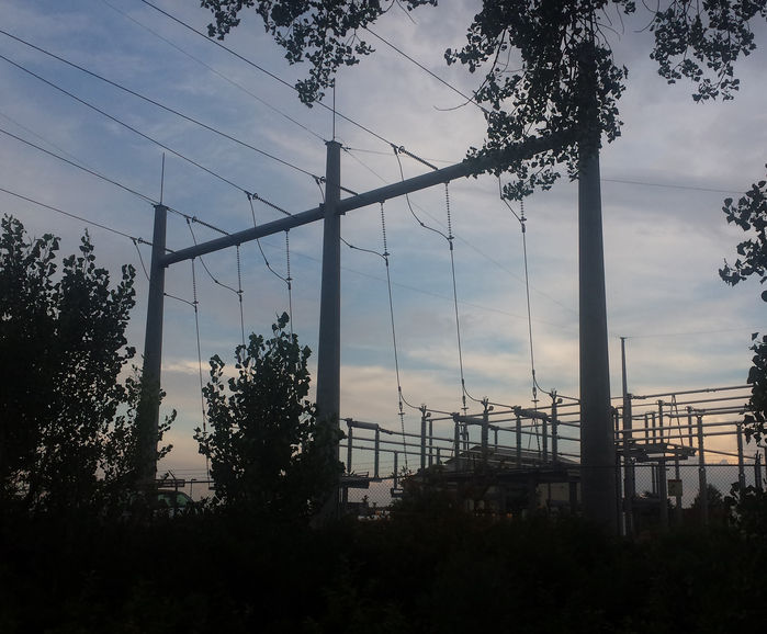 240 KV substation.
Distributing power to primary lines, I dunno how substations work exactly, but this is the substation.
Keywords: Miscellaneous