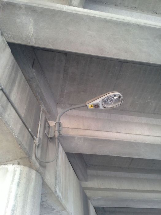 vandalized GE underpass cobra
Busted glass and broken bulb. Self explanatory. 
Keywords: American_Streetlights
