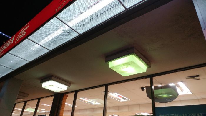 400w MV Drop Dish Lights
These light the canopy of a convenience store. They're 400w MV which seems to be too high wattage for the diffusers since all of them were either cracked or had a melted spot in the centre.
Keywords: Misc_Fixtures