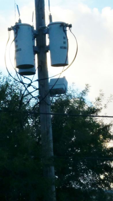 ID needed
What's the manufacturer and model of this flood light? I think it's an ITT, but IDK for sure.
Keywords: Misc_Fixtures