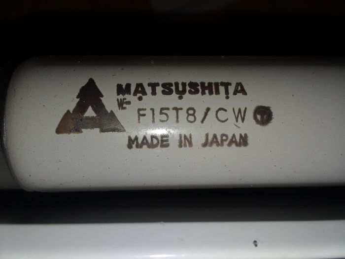 Matsushita F15T8 Fluorescent Tube 
Came with a fixture i got.
Keywords: Lamps