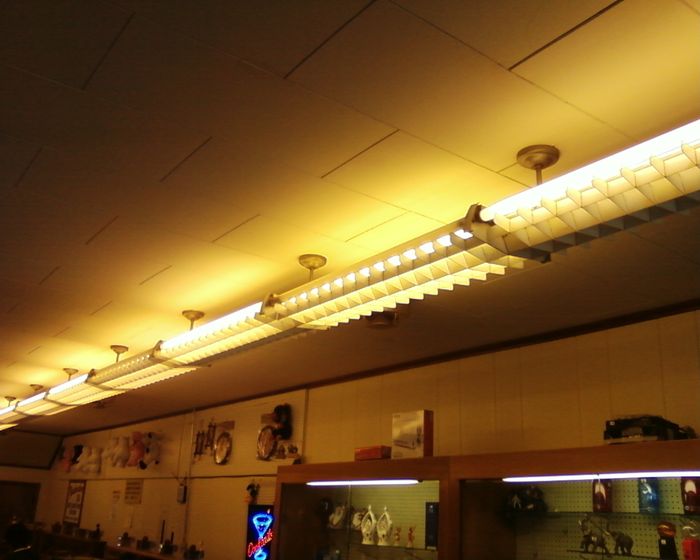 1950s Fluorescent Strip Lights
Note: I do not own these fixtures
Keywords: Indoor_Fixtures