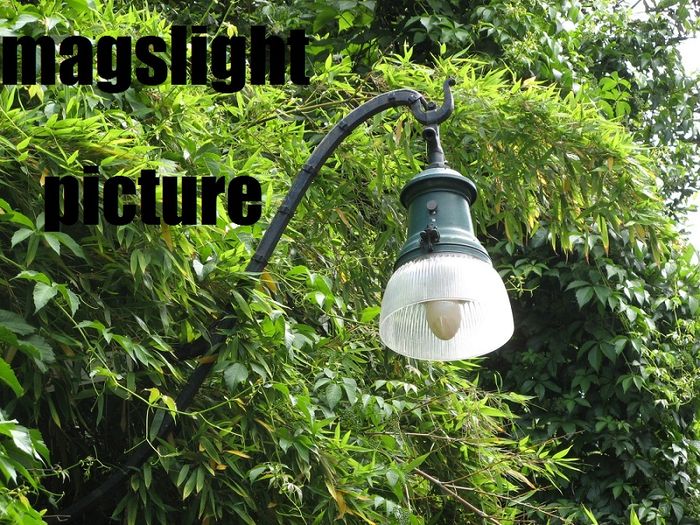 lantern with big MV lamp in it
in Italy
Keywords: European_Streetlights