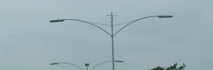 Can Anybody Identify these Low Pressure Sodium Fixtures?
Low Pressure Sodium Fixtures located on the Abandoned Lot of the former Big Town Mall in Mesquite,Texas along US 80.

they look like either Phillips or less likely the AEL Version.
Keywords: American_Streetlights