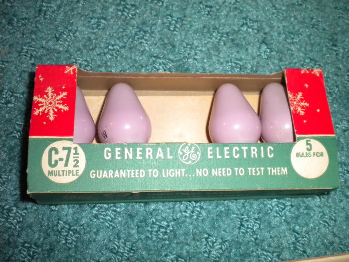 Vintage Christmas Light Bulbs (package of 5 - only 4 are present)
Keywords: Lamps