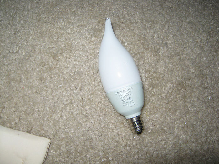 warm white led light bulb
got it at i think at home depot
Keywords: Lamps