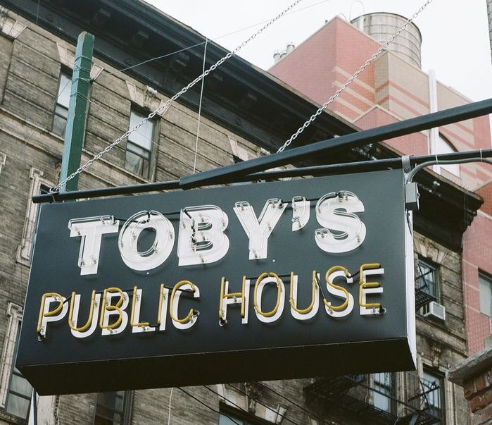 Toby's
A newer, well-made neon/argon-mercury sign in NYC's Little Italy.
Keywords: Miscellaneous