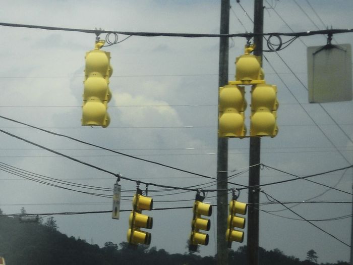 a Suspended Setup in Gadsden,Alabama
All Signal Heads are Eagle 12 Inch Mark IV's.
Keywords: Traffic_Lights