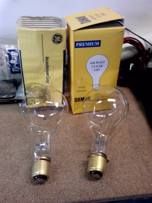 Code Beacon bulbs
Used on top of a 190 ft radio tower.  GE is made in Mexico, Damar is a China bulb.  Both are 620w, 3000hr, 120V
Keywords: Lamps