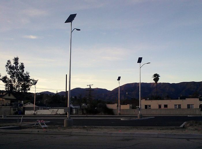 Solar- LED
In a new parking lot. I havent seen them lit yet.
Keywords: American_Streetlights