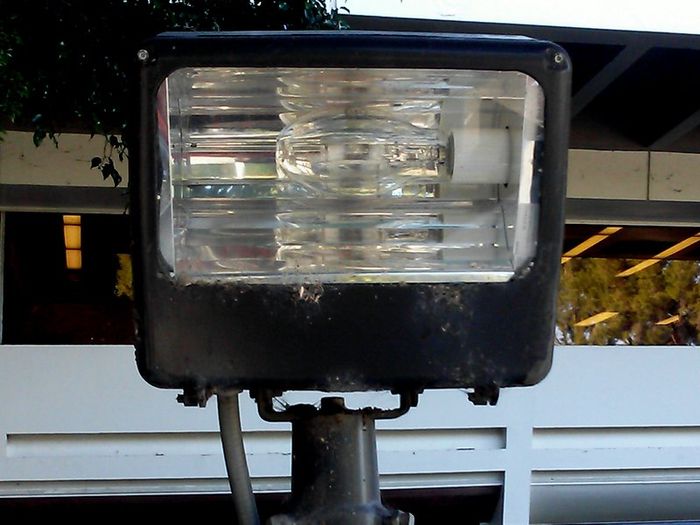 Lithonia Flood
Has a dead 250w Plusrite MH China bulb. I replaced with a Syvania USA.
Keywords: Misc_Fixtures