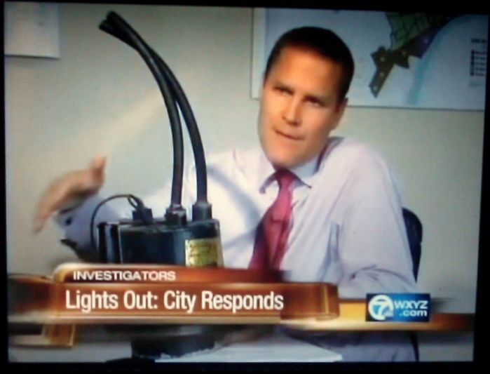 Detroit, MI - Ballast Theft
News clip capture (WXYZ ch7) of Detroit Chief Operating Officer Chris Brown showing a series ballast that are being stolen by druggies, and sold for scrap to get a few $$. Detroit has a lot of series mercury vapor still in service, but many lights both series and mutiple are not working.
Keywords: Gear