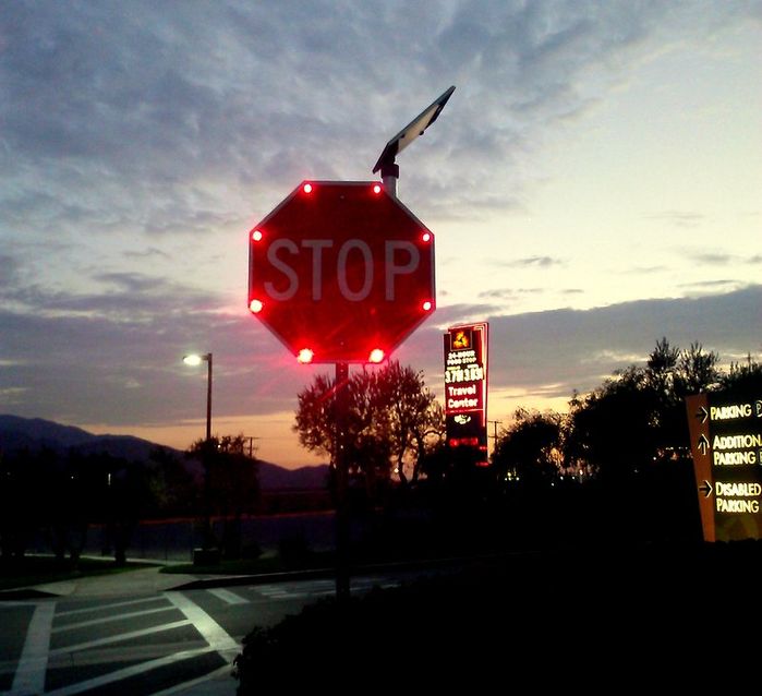 Solar- LED Stop Flasher
8 red LEDs blink making the stop sign more noticeable
Keywords: Traffic_Lights