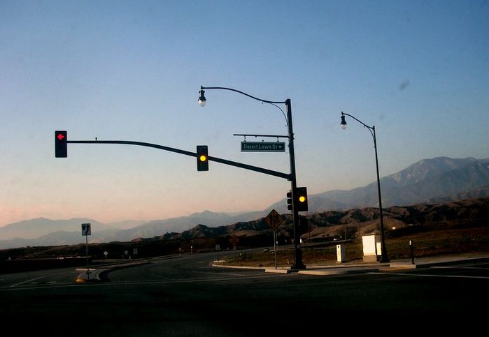 Retro Teardrops
HPS retros at this intersection, Beaumont, CA
Keywords: American_Streetlights