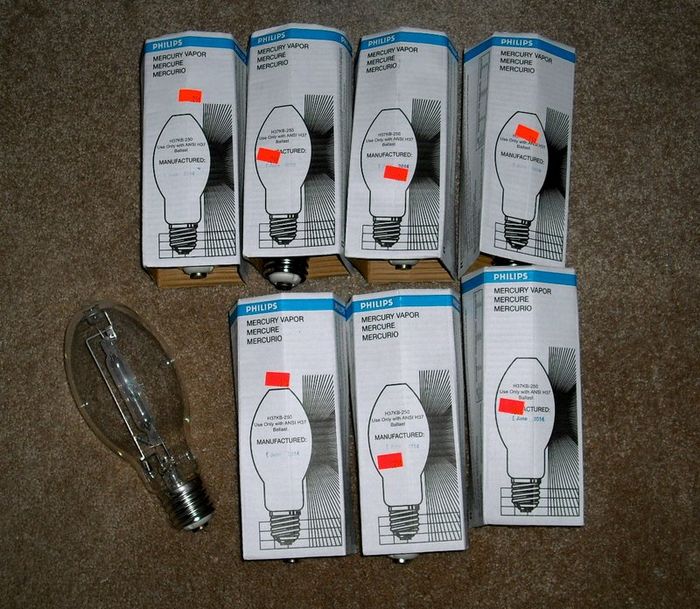 ReStore Score
Got 8 250 clear mercs for 25 cents each, At this price I bought them all, even if they are China bulbs.
Keywords: Lamps