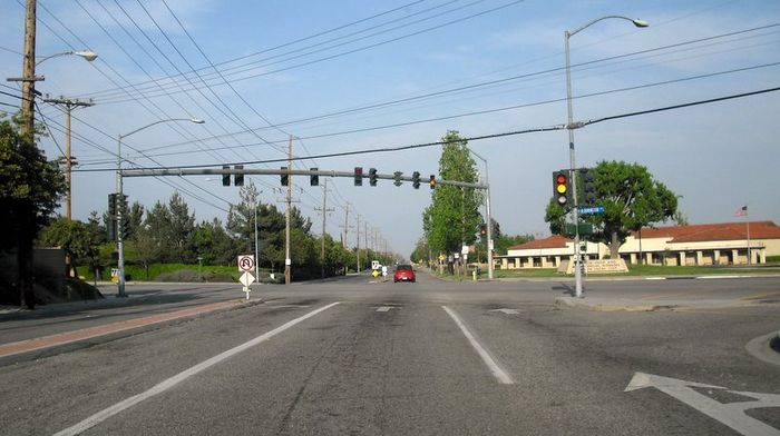 Gantry Signal #2
Fontana, CA S/W of #1 on Bloomigton & Spruce & Lilac. 6 point, 14 3Ms here.
Keywords: Traffic_Lights