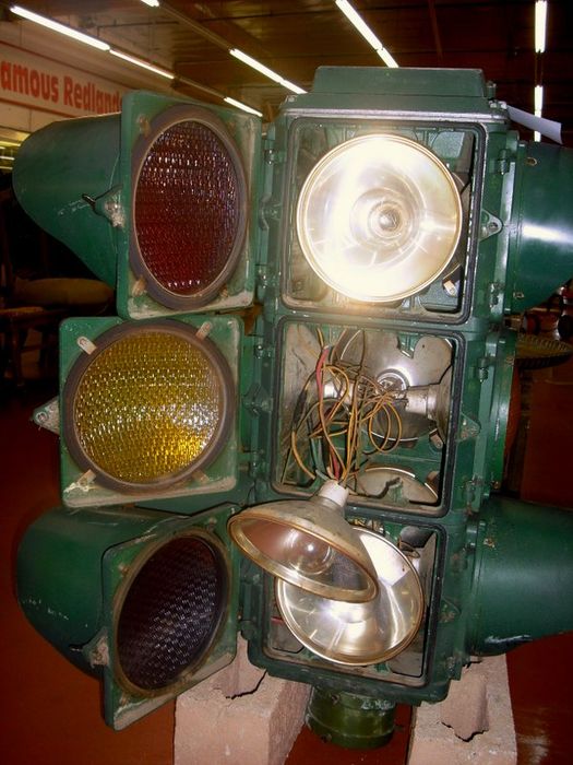 Sargent Sowell 4-Way, Opened
It has all reflectors and has bulbs, some as high as 1950L P25, found a couple of Westies in it too. Has top and bottom red lens, I'll get some green ones to replace. Need to find or make 4 visors for the yellows.
Keywords: Traffic_Lights