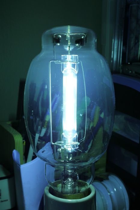 Westinghouse 175w Clear Mercury
eBay find. I finally manage to find one of the nice Westy Lifeguard 175w clear mercs. I'll probably end up displaying this with my other BT clear mercs though. It's shown here lit up on my 175w mercury lamp tester. 
Keywords: Lamps
