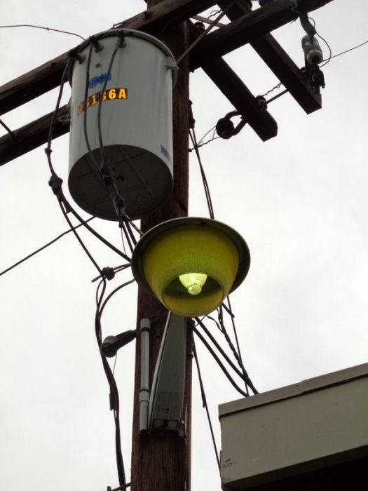 Powerbracket
Has a clear bander BT37 lamp, A PAL in Riverside, CA
Keywords: American_Streetlights