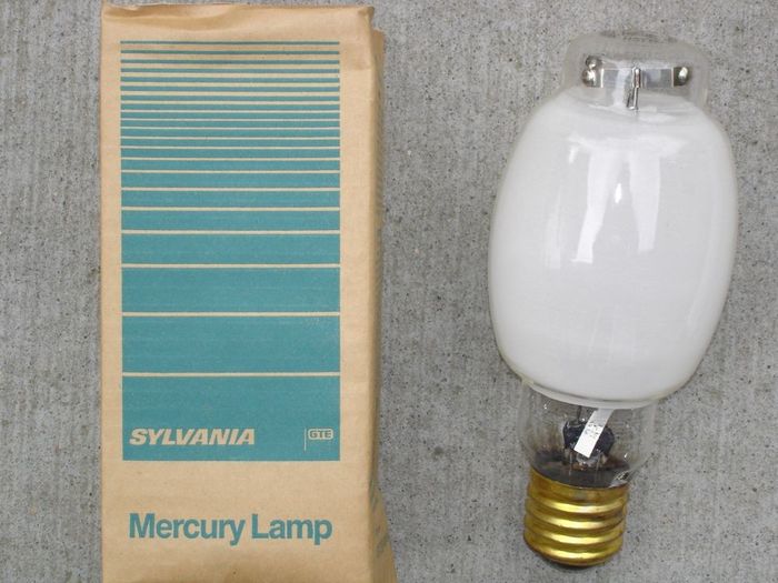 Sylvania 250W Mercury Vapour
Sylvania Canada 250W clear-top mercury vapour.Previously dated with help from Dave & Jace. 

 Mar.1982
Keywords: Lamps