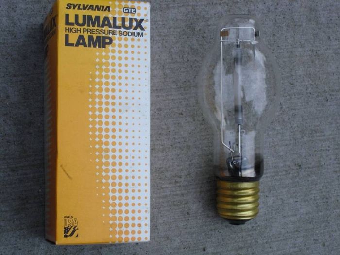 Sylvania GTE 150W HPS
A clear Sylvania GTE 150W Lumalux HPS lamp.
Colour temp: 1900K
CRI: 20
Lamp shape: BT-23 1/2
Made in: Manchester, NH USA
Lamp life: 24000 hours

Keywords: Lamps