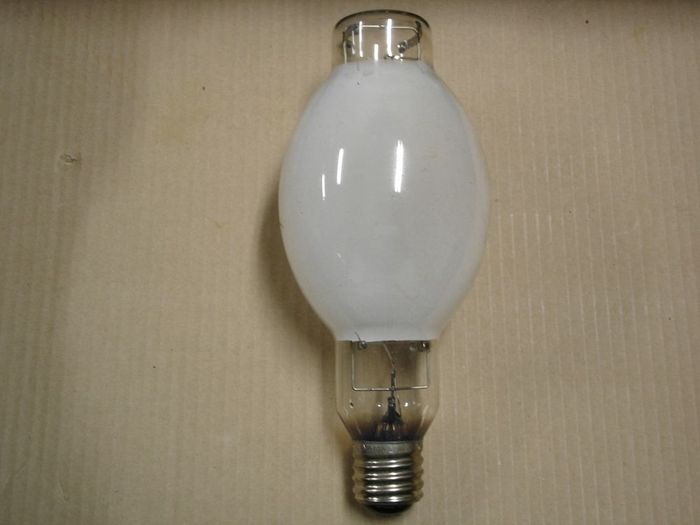 Sylvania 400W Mercury Lamp
A Sylvania clear top 400W mercury vapour lamp.

Previously dated by Dave Feb.1974
Keywords: Lamps