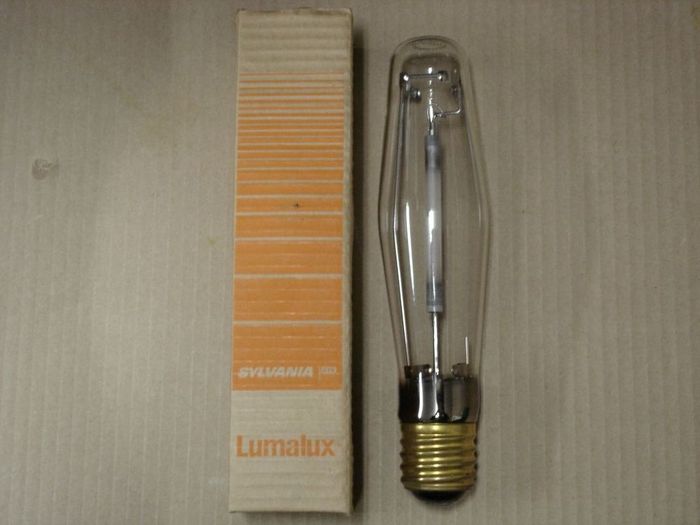 Sylvania GTE 250W HPS
A 250W GTE Sylvania Canada Lumalux HPS lamp from the mid 80's.
Manufacture date: Code 11
Colour temp: 2100K
CRI: 22
Lamp shape: ET18
Made in: Canada
Lamp life: 24000 hours
Keywords: Lamps