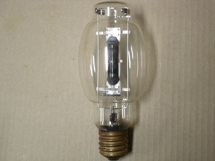 Sylvania 175W Mercury Vapour
Here's a well used clear 175W Sylvania mercury vapour lamp that no longer works.
Manufacture date: Date code: SR 072
Colour temp: 5900K
Lumens: 7150
CRI: 22
Base: Mogul E39 Brass
Lamp shape: BT28
Made in: USA
Lamp life: 24000+ hours
Ballast: H39
Keywords: Lamps