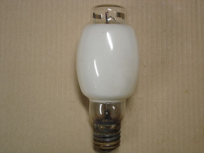 Westinghouse 175W Mercury Lamp
Here's a clear top Westinghouse Lifeguard Weather Duty lamp,it has two starting resistors.
Manufacture date: Circa 1976
Base: Mogul E39 Brass
Lamp shape: BT-28
Lamp life: 24000+ hours
Ballast: H39
Keywords: Lamps