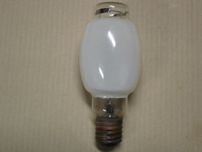 Sylvania 175W Mercury Vapour
An early 80's Sylvania Canada 175W mercury vapour lamp.

Manufacture date: Dec. 1983
Lamp shape: BT-28
Made in: Canada
Lamp life: 24000+ hours
Keywords: Lamps