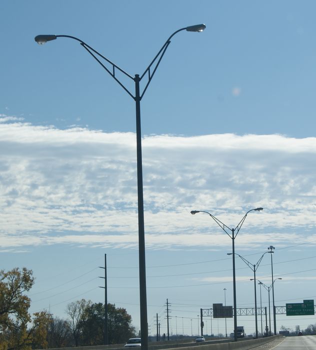 Ohhh the Lopsided Agony...
Bleh.


Alexandria,Louisiana along Interstate 49.
Keywords: American_Streetlights