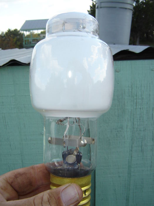 sylvania 100 watt clear bander BT25
one of my prize BT25 lamps and it a clear bander too.
Keywords: Lamps