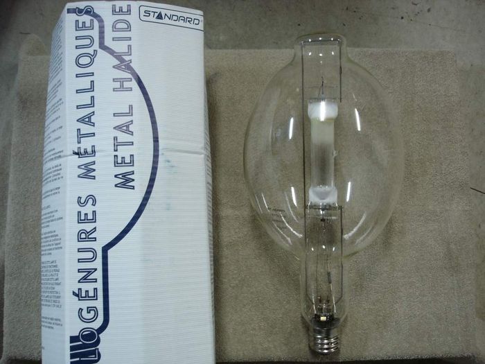 Standard 1000W Metal Halide
Here's a Standard brand 1000W metal halide lamp,not the greatest quality but still cool for my collection.
Manufacture date: Mar. 2008
Colour temp: 4000K
Lumens: 71000
CRI: 65
Base: Mogul E39
Lamp shape: BT 56
Made in: India for Standard Products
Lamp life: 12000 hours
Ballast: M47
Rating: Enclosed Fixture
Arc Tube Voltage: 263V
Current: 4.1A

Keywords: Lamps
