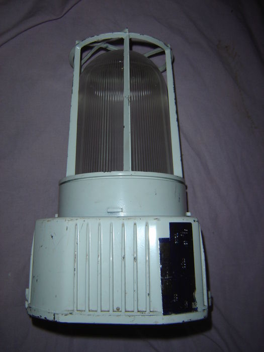 PYLE-NATIONAL CO. PYLITE
here is a hazard location lantern. that i am fixin up. that have lamp and ballast problems
so thank to icefoglights for the ballast. this will be my mood lighting in my bed room once i get'er done.
Keywords: Misc_Fixtures