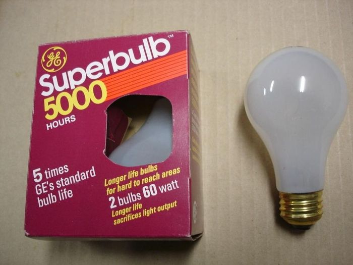GE  Superbulb
Here's a pack of Canadian GE long life 60W frosted Superbulbs.
Voltage: 120V
Date: 1990's
Lamp life: 5000 hours
Filament: CC-6
Lamp shape: A19
Made in: Canada
Base: Medium E26 brass


Keywords: Lamps