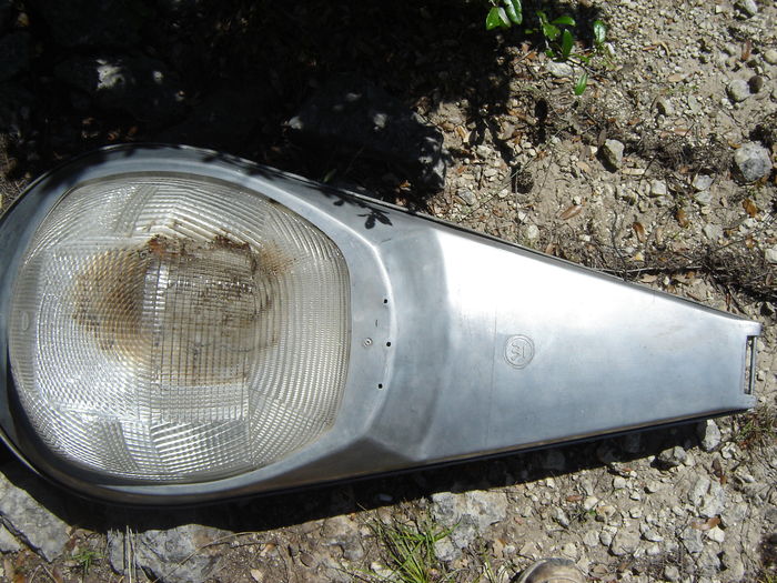My First OV25 street light
this was a HPS OV25 street light find from ebay, this will take a conversion backwards in time to MV
Keywords: American_Streetlights