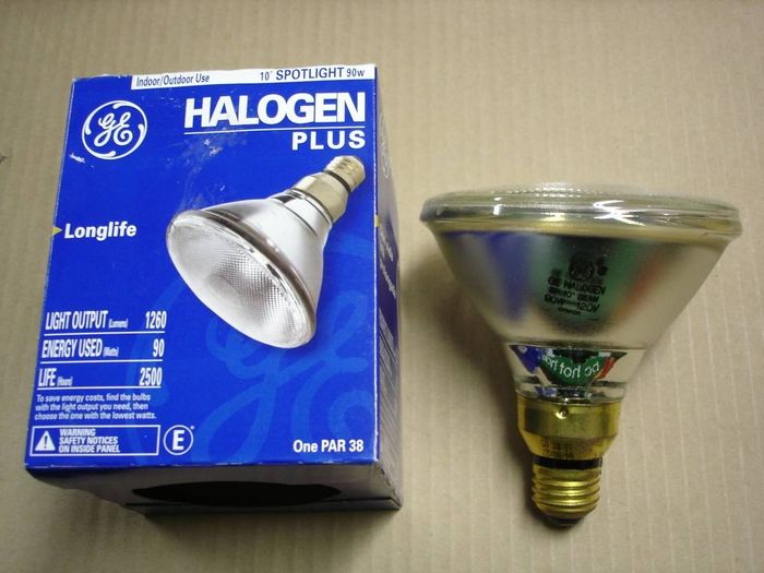 GE Halogen Plus Spotlight
Here's a newer Canadian made GE halogen spotlight with 10 degree beam,this one is similar to the other GE spotlight that I have with the red box,this one has an extra 500 hours added to it's rated life.
Voltage: 120V
Date: Aug. 27,2004
Lumens: 1260
Lamp life: 2500 hours
Filament: CC-8
Lamp shape: PAR38
Made in: Canada
Colour temp: 2870K
Base: Medium E26 with skirt

Keywords: Lamps