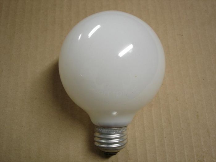 GE 40W Globe
Here's a Chinese made GE 40W globe lamp.
Voltage: 120V
Lamp life: 1500 hours
Filament: C-9
Lamp shape: G25
Made in: China
Base: Medium E26 Aluminum
Keywords: Lamps