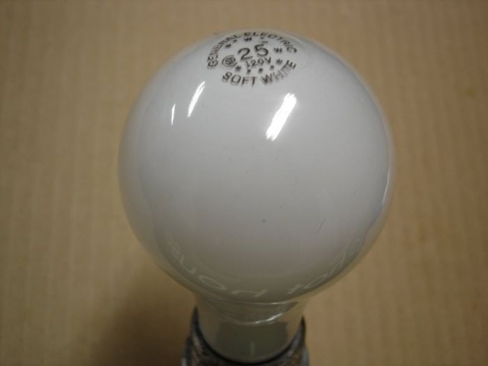 GE 25W Soft White
A 25W GE Soft White without a meatball.
Voltage: 120V
Lamp life: 1000 hours
Filament: CC-6
Lamp shape : A19
Base: Medium E26

Keywords: Lamps