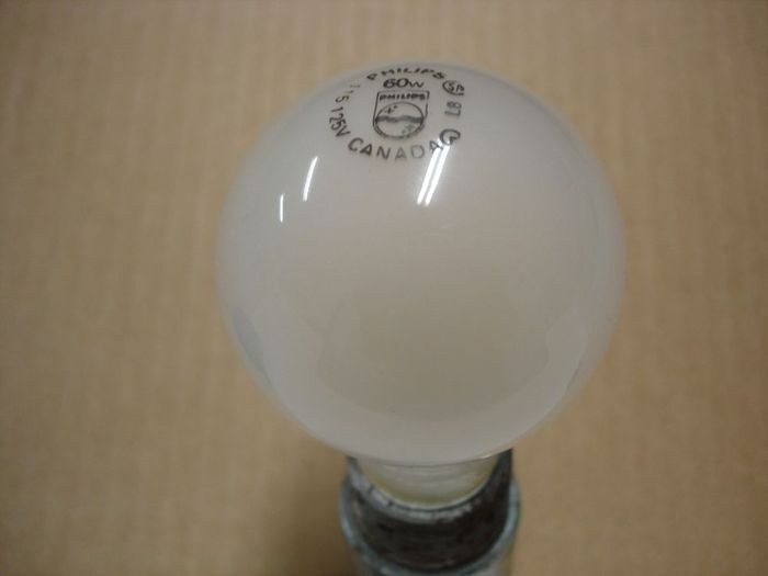 Philips Canada 60W
Here is a 80's 60W Philips Canada frosted incandescent with the Philips logo.
Voltage: 115-125V
Date: Dec. 1988
Filament: CC-8
Lamp shape: A19
Made in: Canada
Base: Medium E26
Keywords: Lamps