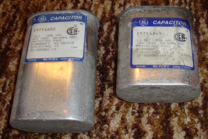 GE Capacitors 
The one on the right is for a 200 watt HPS lamp and the  one on the left is for a 250 watt one. 
Keywords: Gear